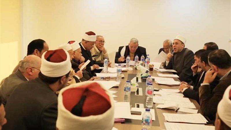 البحوث الفقهية تناقش