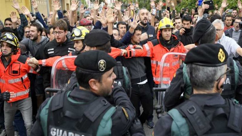 إصابة 12 من الشرطة