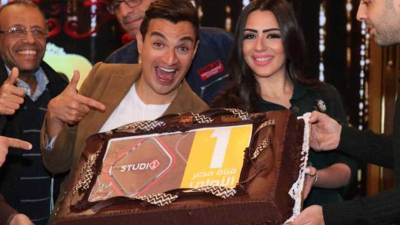 أسرة ستوديو وان تحتفل