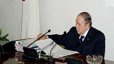 بوتفليقة يوقع 5 مراسيم رئاسية
