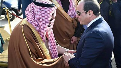 الرئيس السيسي يستقبل الملك سلمان بمطار شرم الشيخ (صور)