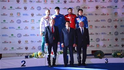 صبحي يشهد ختام نهائي الرجال لبطولة الجائزة الكبرى لسلاح السيف