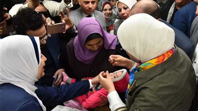 وزيرة الصحة تطلق الحملة القومية للتطعيم ضد شلل الأطفال