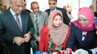 محافظ الجيزة يشارك في تطعيم أول طفلة ضد شلل الأطفال