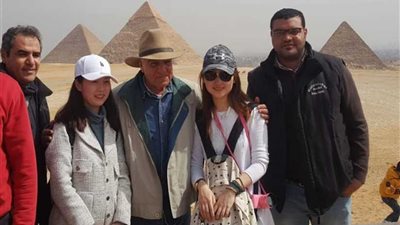 حواس للتلفزيون الفرنسي: أطالب برجوع رأس نفرتيتي وحجر رشيد