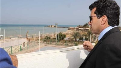 وزير الرياضة يتفقد المدينة الشبابية بالغردقة