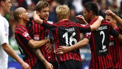 فرانكفورت يفوز على هانوفر بثلاثية نظيفة في الدوري الألماني