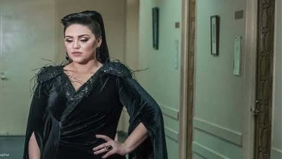 تكريم مطربة الأوبرا مي فاروق في حفل تتويج miss elegant