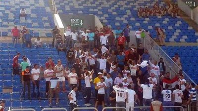 جماهير الزمالك تهاجم اللاعبين: 