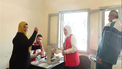 فحص 472 فردا في 