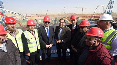 رئيس الوزراء ووزير الإسكان يشهدان بدء صب خرسانة أطول برج في إفريقيا بالعاصمة الإدارية