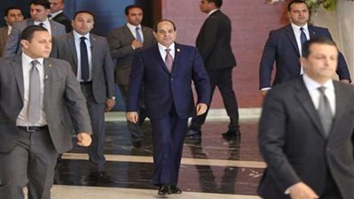 وصول الرئيس السيسي إلى مقر انعقاد القمة العربية الأوروبية