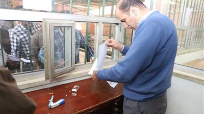 512 عاملا تقدموا في اليوم الأول لفتح باب العمل بإحدي دول الخليج