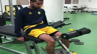 مؤمن زكريا يستعرض عضلاته لتكذيب الشائعات