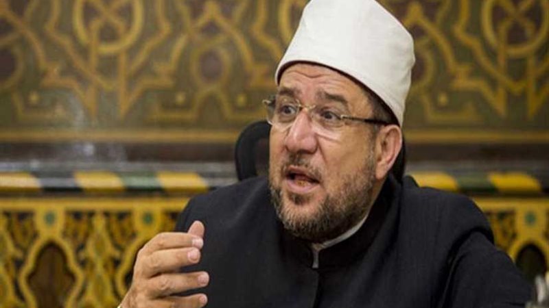 إحالة 4 موظفين بأوقاف