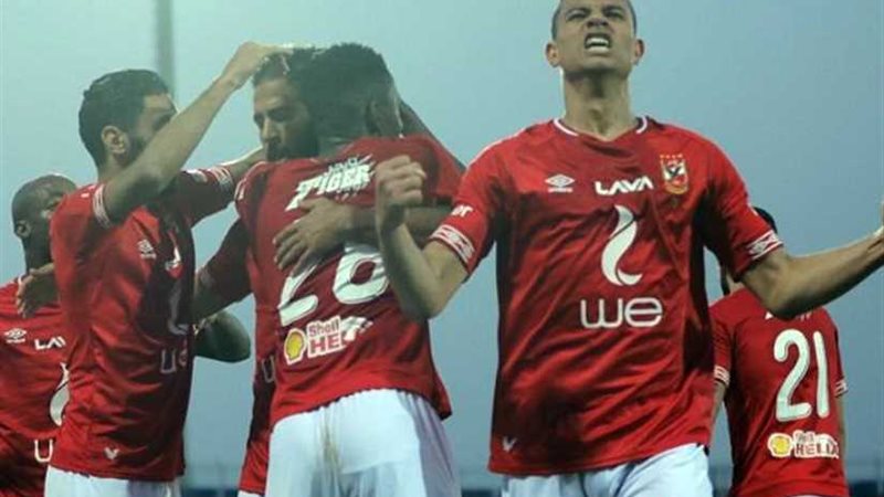 الأهلي يكافئ لاعبيه