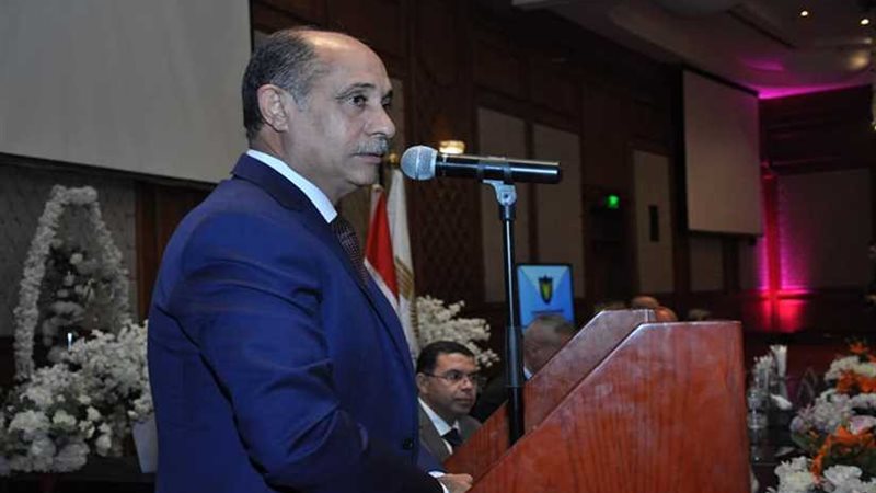 وزير الطيران يلتقي