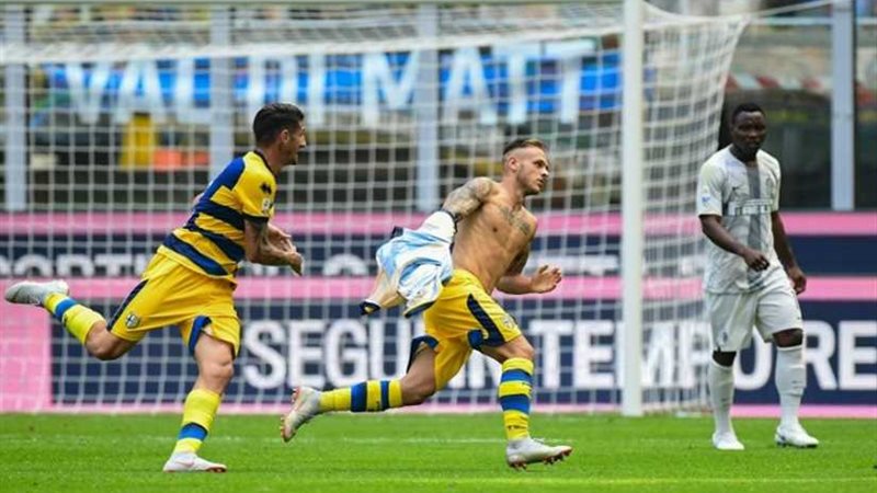 نابولي يفوز على بارما