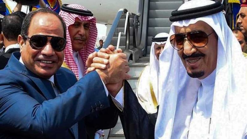 السعودية ومصر يدًا