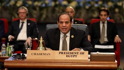 موجز الرابعة..صحف عالمية تشيد بالقمة العربية الأوروبية.. والجبلاية تؤجل مباريات كأس مصر