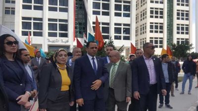 رئيس جامعة دمنهور يستقبل السيدة نانا شقيقة العالم أحمد زويل بكلية التربية