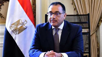 رئيس الوزراء يتابع مع أعضاء 