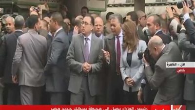 وصول رئيس الوزراء إلى محطة مصر لمتابعة الحادث