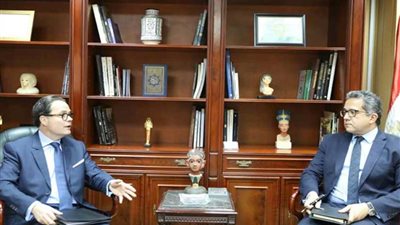 وزير الآثار يستقبل السفير الفرنسي ومديرة معهد العالم العربي بباريس