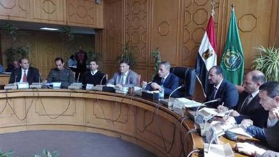 محافظ الإسماعيلية يسلم عقود تمليك الأراضي لواضعي اليد الجادين