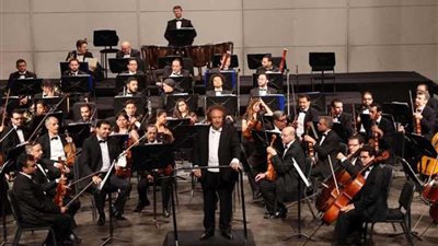 السيمفوني يروي حكاية 