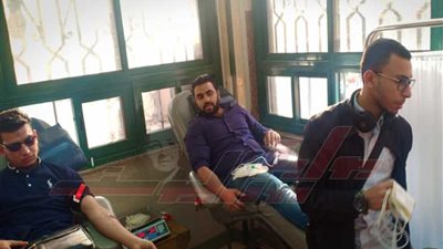 شهامة المصريين..طوابير من المتبرعين بالدم لمصابي حادث محطة مصر