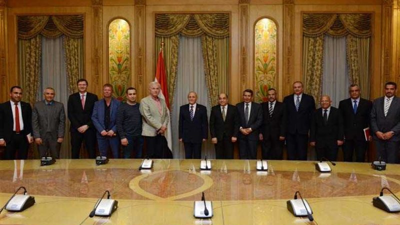  العصار يبحث مع وفد