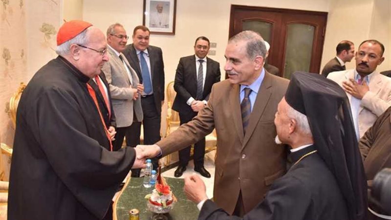 محافظ أسيوط يضع حجر