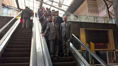 شاكر ينتهي من جولته بمحطة مصر ويطلب من رئيس السكة الحديد انتظام رحلات القطارات