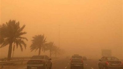 موجة رياح محملة بالرمال والأتربة في شمال سيناء