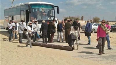 وفد سياحي من بلغاريا وإيطاليا يزور المناطق الأثرية بالمنيا