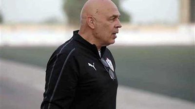 جروس يعقد محاضرة فنية مع لاعبي الزمالك قبل المران