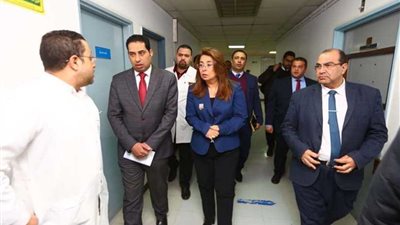 غادة والي تزور مصابي حادث محطة مصر وتقرر صرف إعانة عاجلة