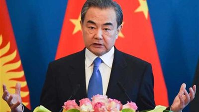 وزير الخارجية الصيني يدعو باكستان والهند إلى تفادي تصعيد التوترات