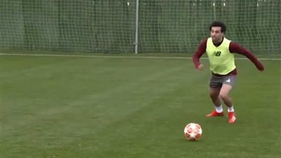 شاهد..«صلاح» يُراوغ ويُبدع في اللمسة الواحدة بتدريبات ليفربول