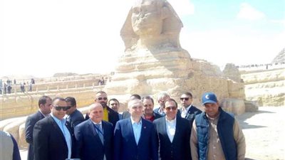 الرئيس الألباني في حضرة ملوك الفراعنة بمنطقة آثار الأهرامات