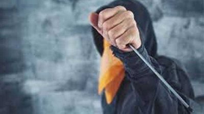 طالب يطعن زميله بآلة حادة بالبحيرة