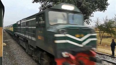 بعد مناوشات عسكرية.. باكستان توقف رحلات قطار سريع إلى الهند