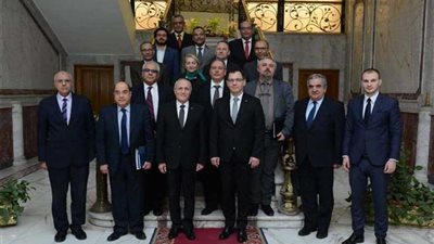 العصار يبحث مع وزير بيئة الأعمال والتجارة الروماني سبل التعاون المشترك