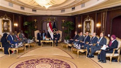 وزير الداخلية يؤكد تقديم كل الدعم لنظيره الصومالي