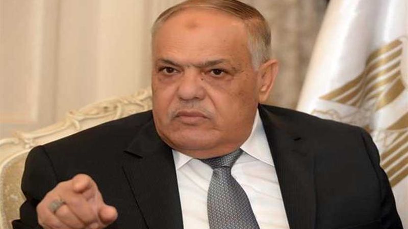 التراس يبحث مع مُلحق