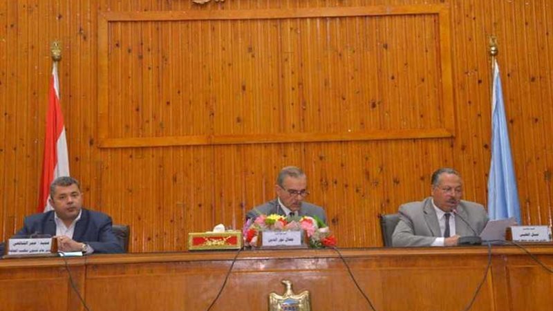 محافظ أسيوط يكرّم