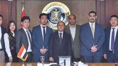 وزير التجارة يبحث مع وفد شركات الجلود الصينية ضخ استثمارات جديدة