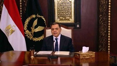 وزير الداخلية يكافئ (917) رجل شرطة