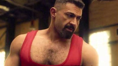 النجوم يستعرضون عضلاتهم.. ياسر جلال مصارع ومصطفى شعبان ملاكم ونجل الزعيم هوجان